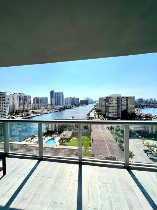 Luxury Condo Steps From Beach Hallandale Beach Eksteriør billede