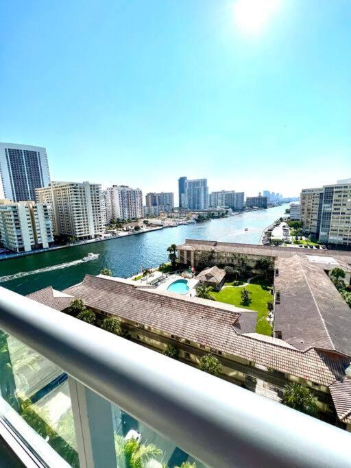 Luxury Condo Steps From Beach Hallandale Beach Eksteriør billede